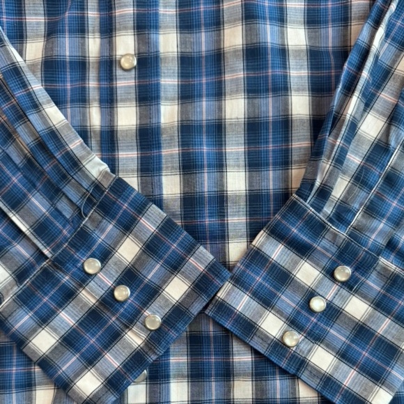 Wrangler Men's Blue and White Plaid Pearl-snap Shirt - Picture 4 of 5